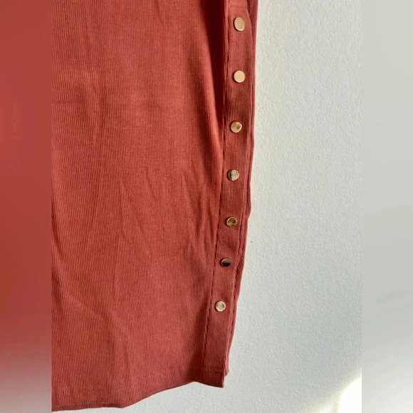 Misguided Ribbed Bodycon Midi Skirt | size 8 - Picture 3 of 5